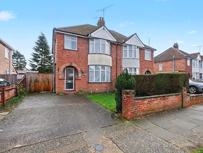 3 Bedroom Semi Detached House For Sale In Beechcroft Road, Ipswich, Suffolk, IP1