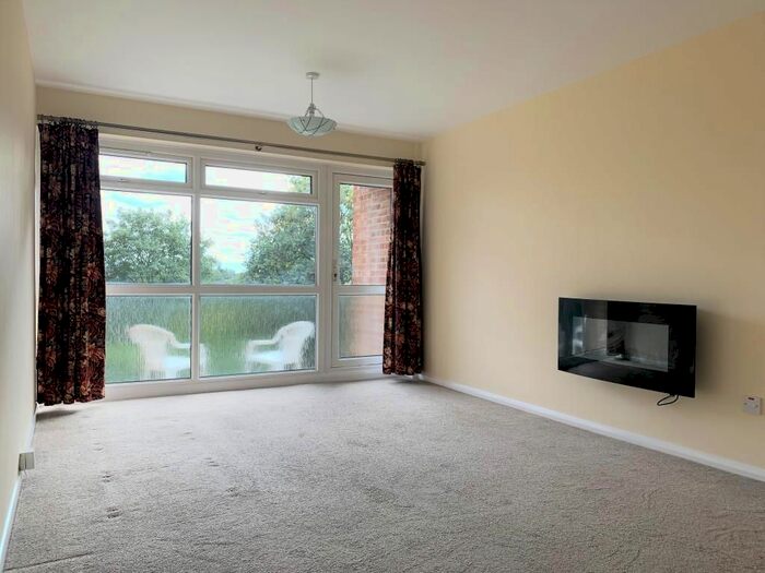 2 Bedroom Flat To Rent In Maidenhead, Berkshire, SL6