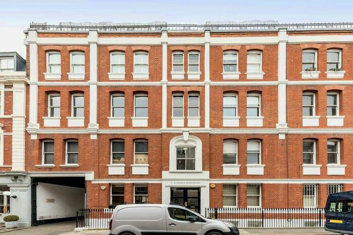 3 Bedroom Flat To Rent In Lawrence Street, London, SW3