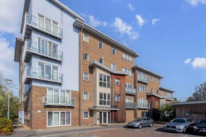 2 Bedroom Flat To Rent In Sundeala Close, Sunbury-On-Thames, TW16