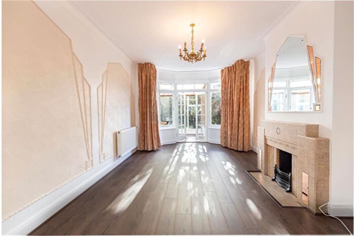 3 Bedroom Semi-Detached House To Rent In Trevelyan Gardens, London, NW10