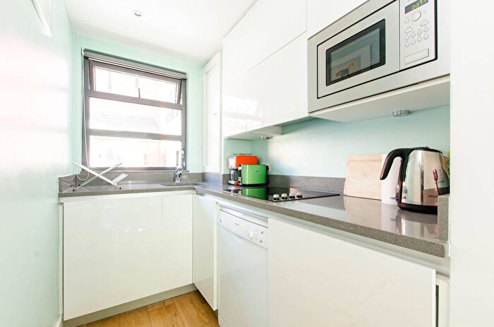 2 Bedroom Flat To Rent In Turner Street, Whitechapel, London, E1