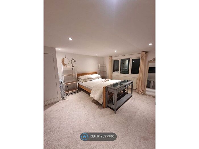 2 Bedroom Maisonette To Rent In Dukes Avenue, Harrow, HA1