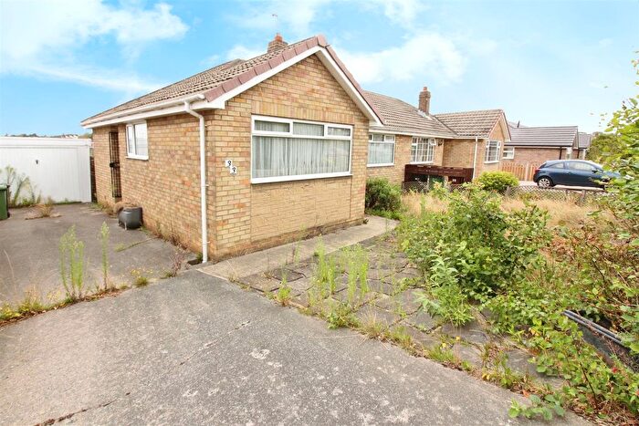 2 Bedroom Semi-detached Bungalow For Sale In Templegate View, Leeds, LS15