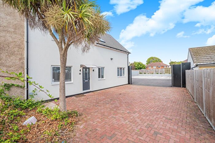 5 Bedroom Semi-detached House For Sale In Stanwell Close, Stanwell, Staines-Upon-Thames, TW19