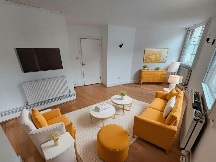 2 Bedroom Flat To Rent In Southwark Street, London, SE1