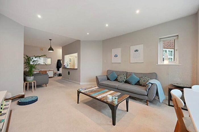 2 Bedroom Flat For Sale In Moreland Court, Finchley Road, London, NW2