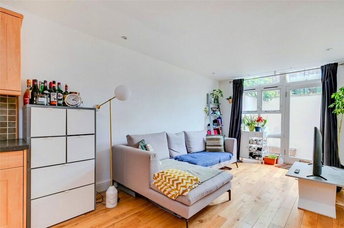 1 Bedroom Flat To Rent In Linom Road, London, SW4