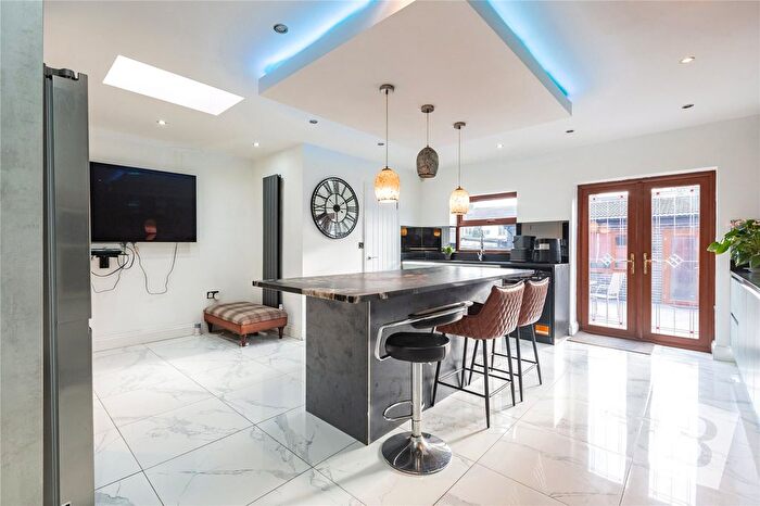 5 Bedroom Terraced House For Sale In Eastern Avenue, Ilford, IG2