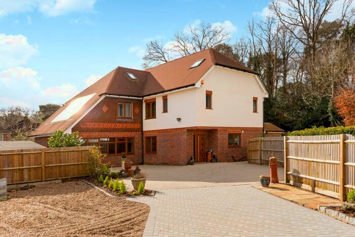 5 Bedroom Detached House To Rent In Farmhouse Close, Pyrford, GU22