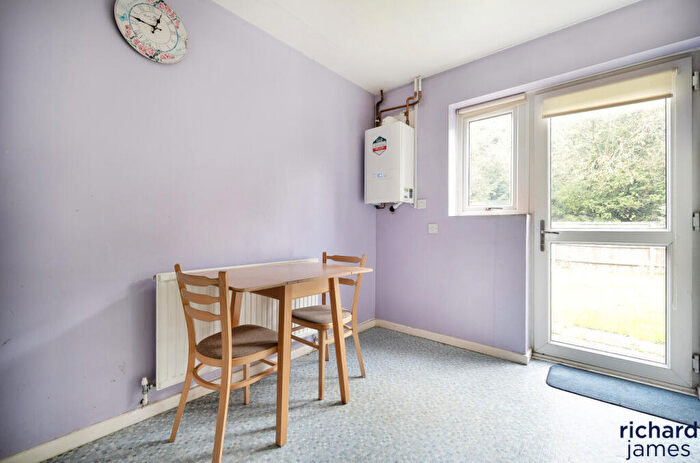 2 Bedroom Detached Bungalow For Sale In Ashburnham Close, Freshbrook, Swindon, SN5