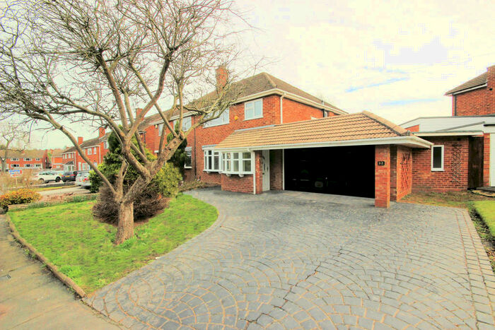 3 Bedroom Semi-Detached House To Rent In Brookwillow Road, B63