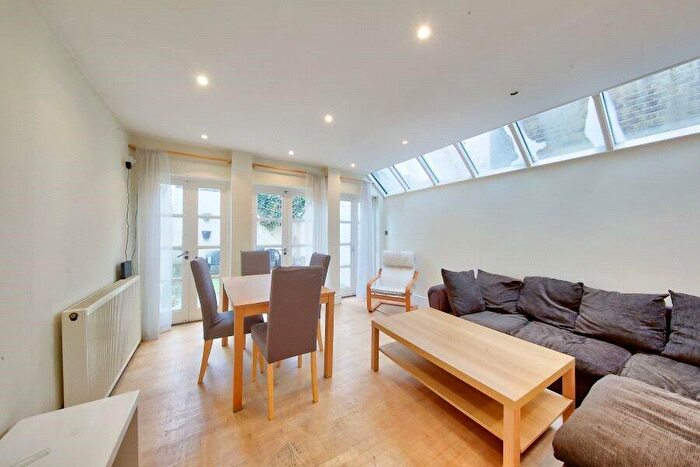 3 Bedroom Apartment To Rent In Wakehurst Road, SW11