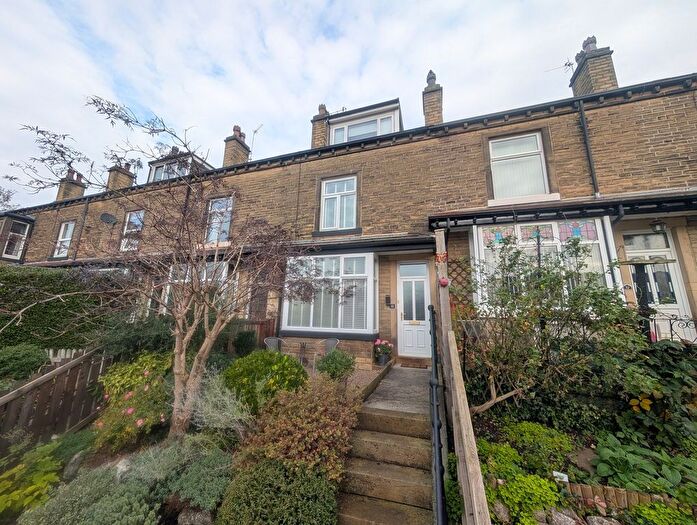 3 Bedroom Terraced House For Sale In Wilson Road, Bingley, BD16
