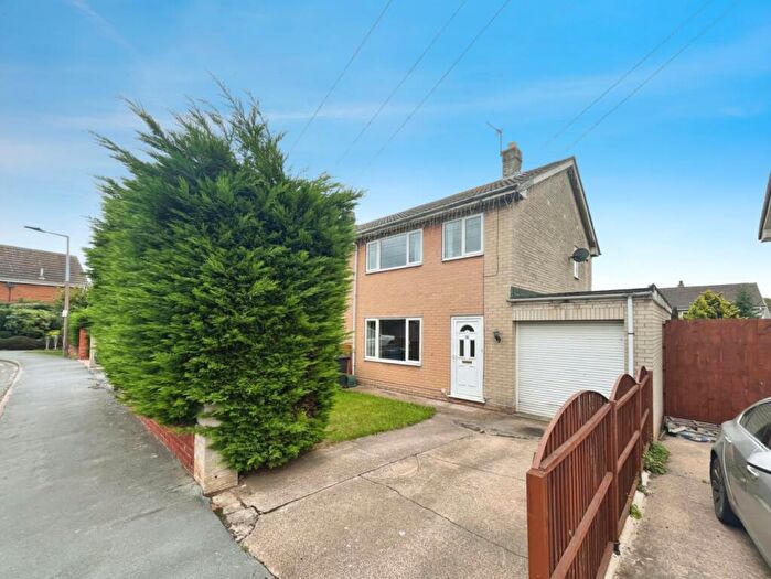 3 Bedroom Semi-Detached House For Sale In Gresley Avenue, Bawtry, Doncaster, DN10