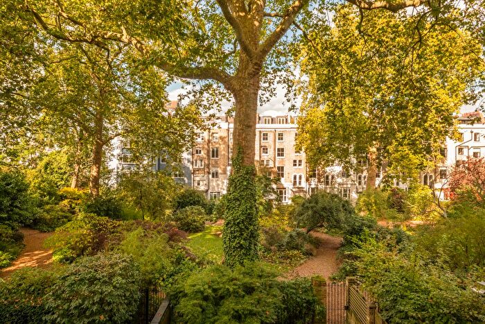 1 Bedroom Flat For Sale In Ladbroke Gardens, Notting Hill, W11