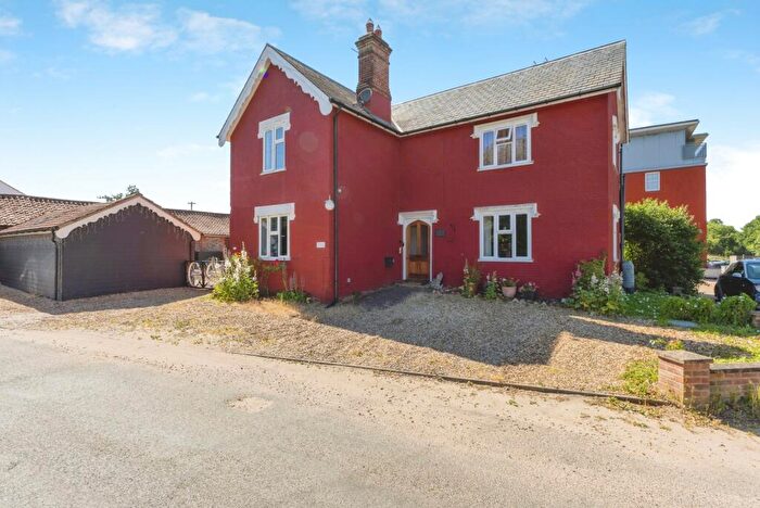 6 Bedroom Detached House For Sale In Station Road, Yaxham, Dereham, Norfolk, NR19