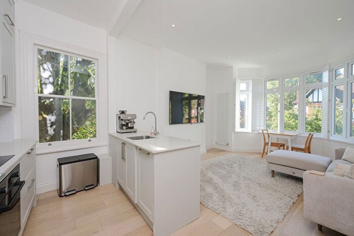 2 Bedroom Flat To Rent In Bushwood Road, Kew, TW9