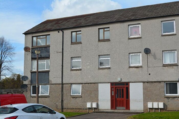 3 Bedroom Flat To Rent In Sunnyside Street, Camelon, Falkirk, FK1