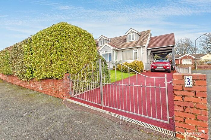 2 Bedroom Semi Detached Bungalow For Sale In The Close, Brixham, TQ5