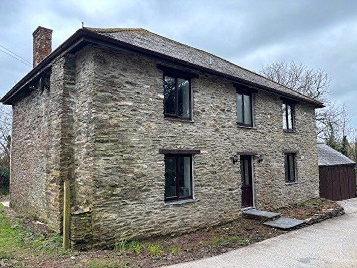 4 Bedroom Farmhouse To Rent In St. Austell, PL26