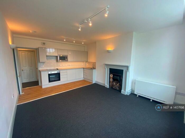 3 Bedroom Flat To Rent In King Square, Bristol, BS2