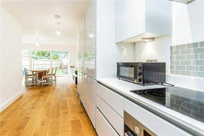 4 Bedroom Semi-Detached House For Sale In Cliffe Road, South Croydon, CR2
