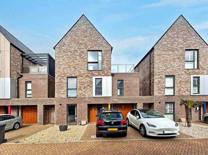 5 Bedroom Detached House For Sale In Genovesa Way, Eastbourne, BN23