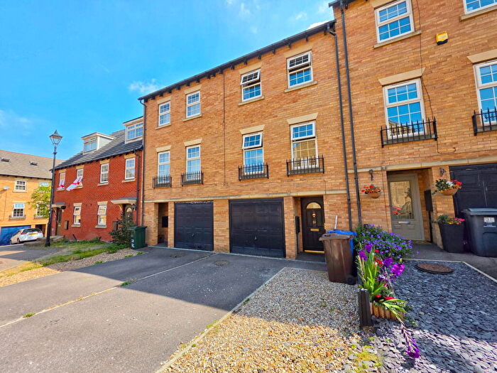 4 Bedroom Town House For Sale In Barberry Court, Barnsley, S70