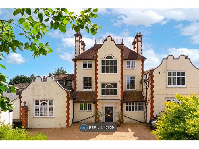 3 Bedroom Flat To Rent In Gatton Park, Reigate, RH2