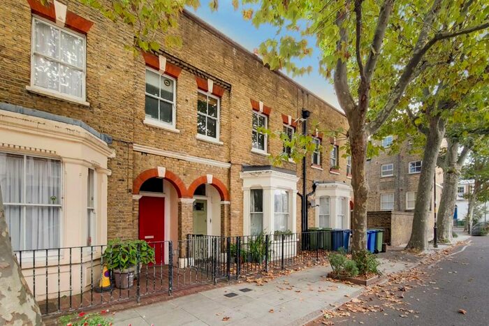 2 Bedroom Flat To Rent In Grosvenor Park, Oval, London, SE5