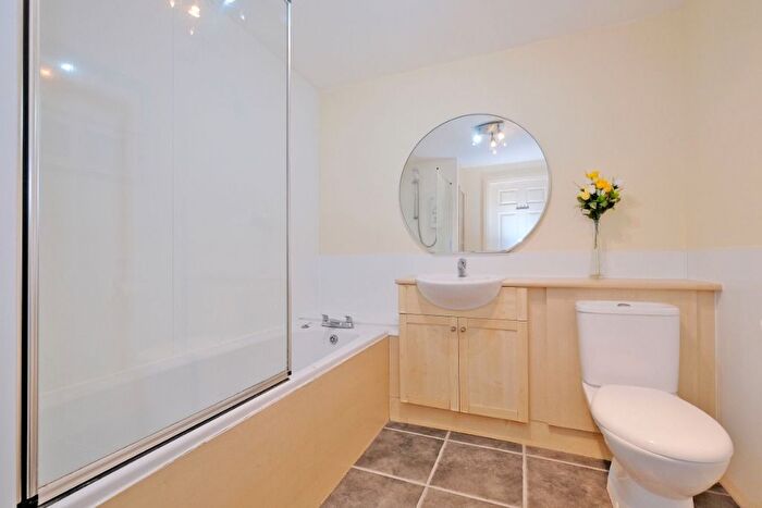 2 Bedroom Flat To Rent In George Street, Aberdeen, AB25