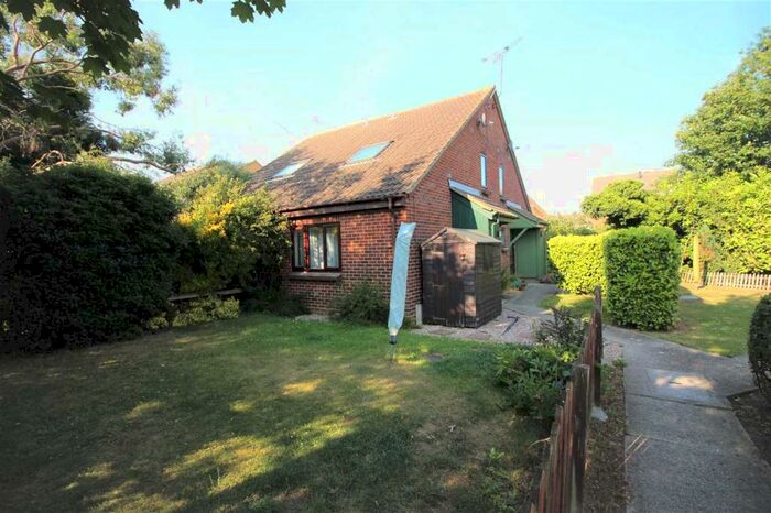 1 Bedroom Semi-Detached House To Rent In One Bedroom House With Garden - Springfield, CM1