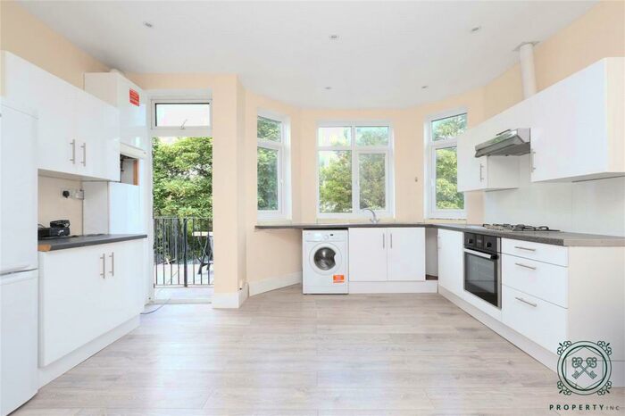 3 Bedroom Apartment To Rent In North Circular Road, London, N13