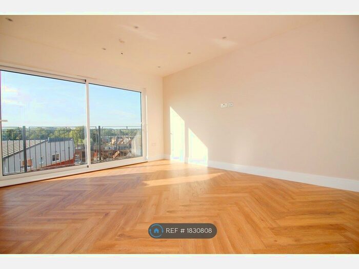 2 Bedroom Flat To Rent In Ashleigh Court, Rickmansworth, WD3