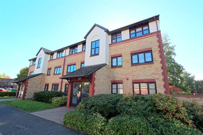 2 Bedroom Flat For Sale In Foxglove Way, Wallington, SM6