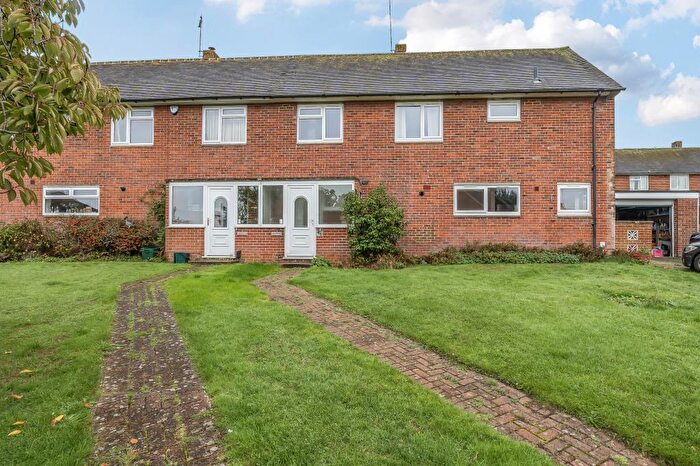 4 Bedroom Semi-Detached House To Rent In Newbury, Berks, RG14