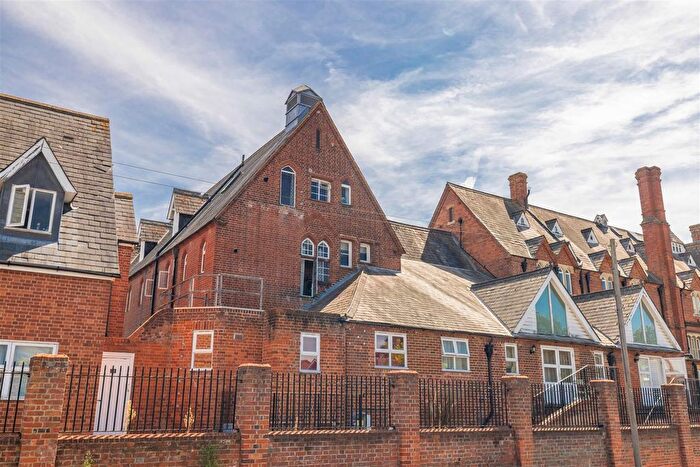 1 Bedroom Flat For Sale In Hatch Lane, Windsor, SL4