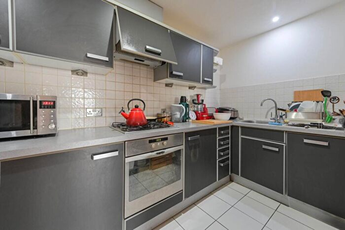 2 Bedroom Flat To Rent In Newport Avenue, Canary Wharf, London, E14