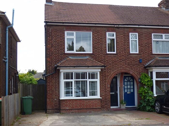 3 Bedroom Semi-Detached House To Rent In Douglas Crescent, Dunstable, LU5