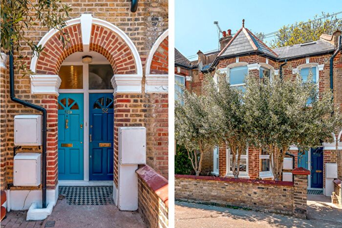 2 Bedroom Flat For Sale In Sandrock Road, London, SE13