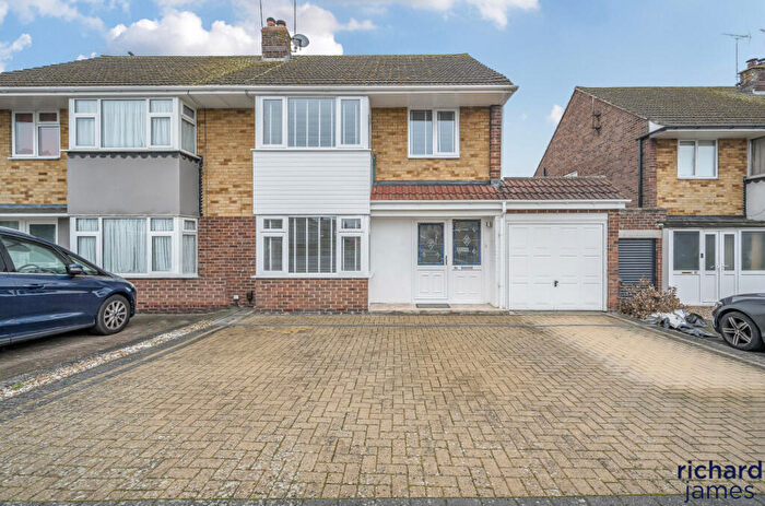 3 Bedroom Semi-Detached House For Sale In Kerrs Way, Wroughton, Swindon, SN4