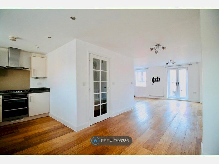 4 Bedroom Semi-Detached House To Rent In Rondetto Avenue, Newbury, RG14