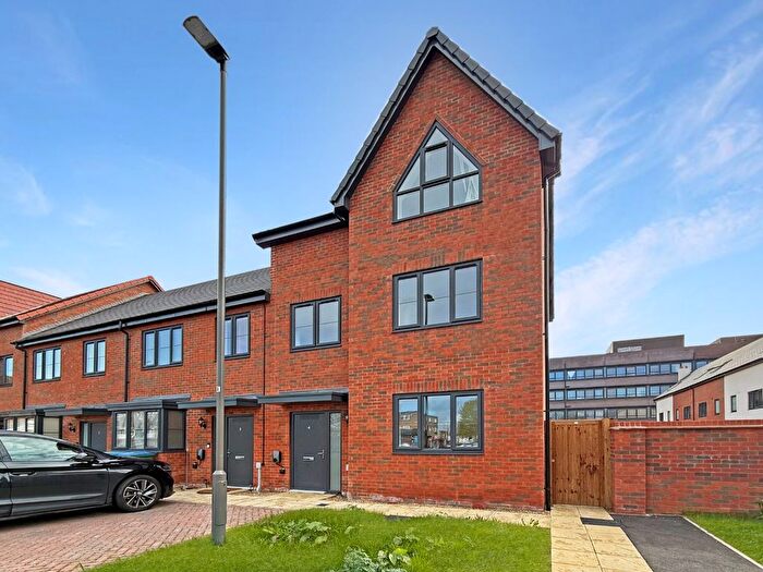 5 Bedroom End Terrace House For Sale In Osbourne Gardens, Aylesbury, HP21