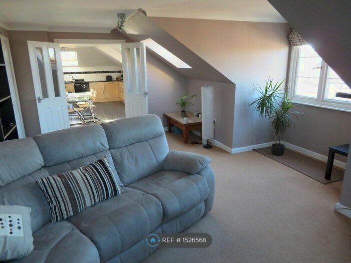 2 Bedroom Flat To Rent In St Georges Street, Romford, RM1