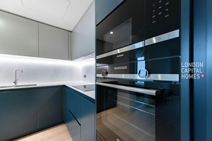 2 Bedroom Apartment To Rent In Harcourt Tower, Marsh Wall, London, E14