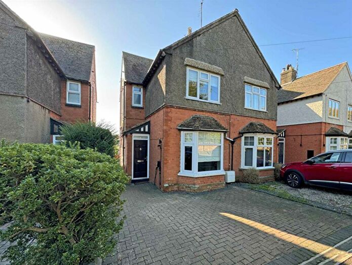 3 Bedroom Semi-Detached House To Rent In Priory Road, Stamford, PE9