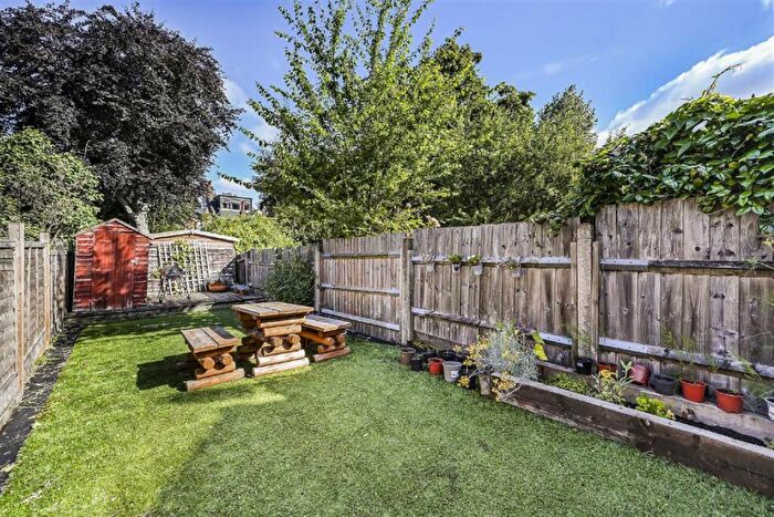 1 Bedroom Flat To Rent In Manstone Road, Cricklewood, NW2