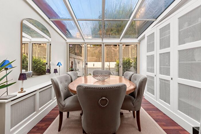 2 Bedroom Mews To Rent In Adam And Eve Mews, High Street Kensington, W8