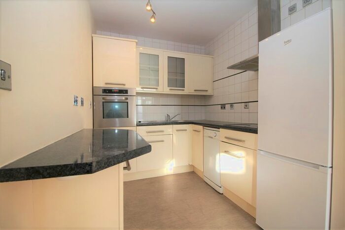 1 Bedroom Flat For Sale In High Street, Edgware, HA8